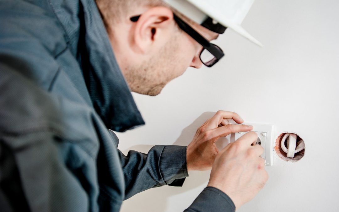 When do you need to call an emergency electrician?